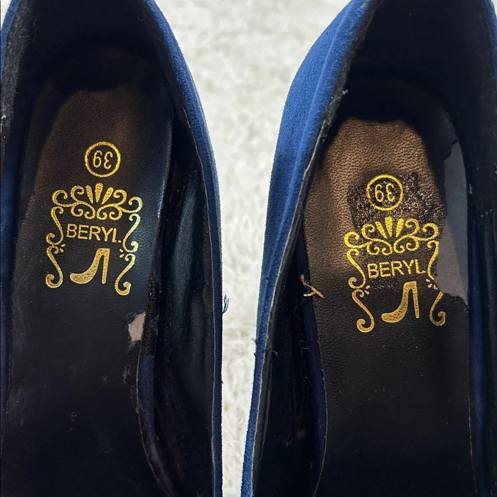 Beryl navy polue‎ pointed toe stiletto heels, size 39 or 7